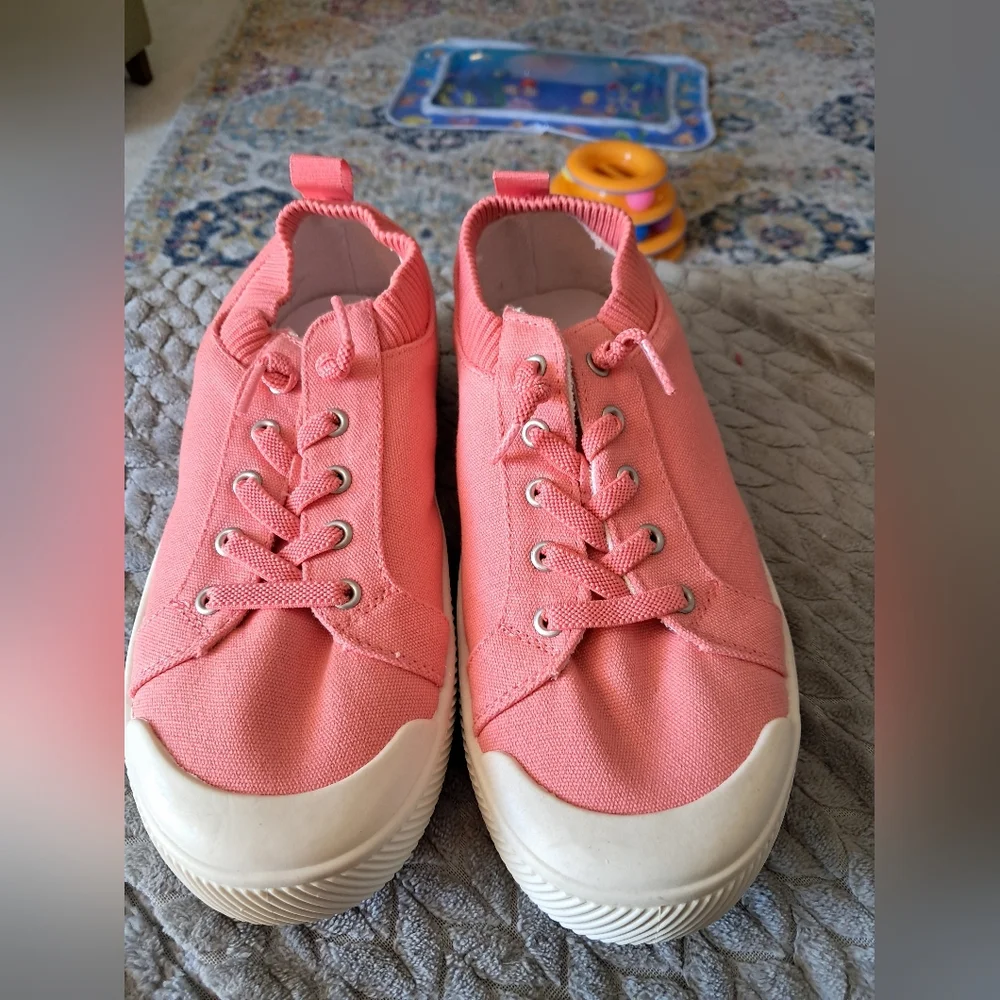 Women's Pink Canvas Sneakers - Picture 1 of 5
